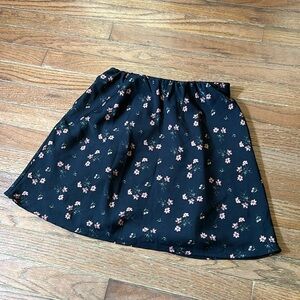 Ultra high-rise Hollister skirt.